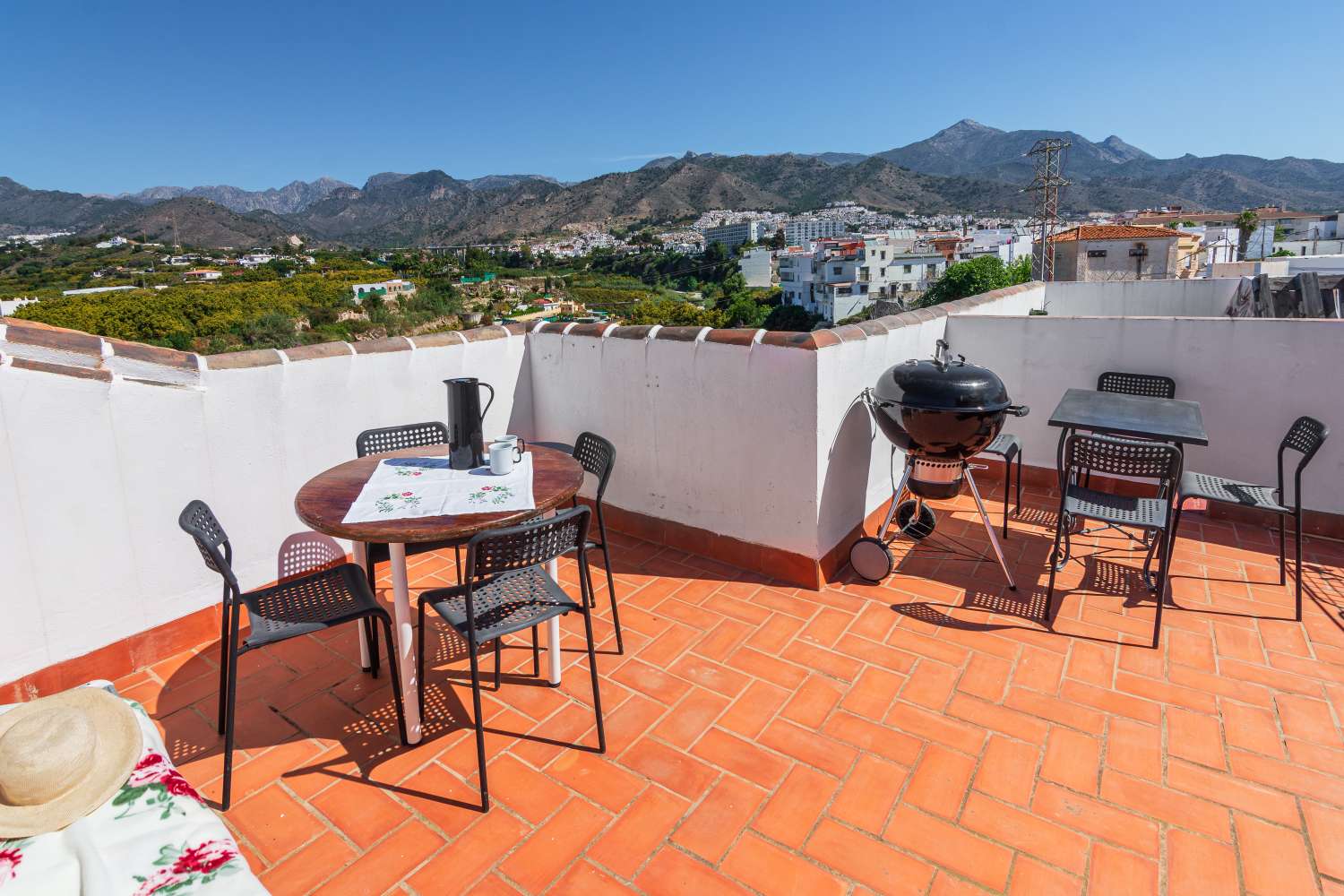 Bright Penthouse with Private Roof Terrace & Open Views in Nerja