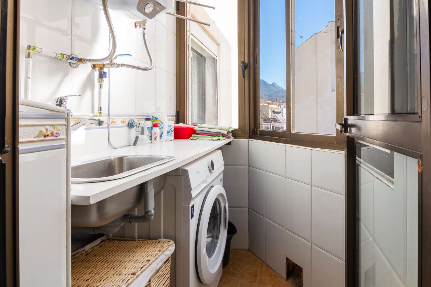 Bright Penthouse with Private Roof Terrace & Open Views in Nerja