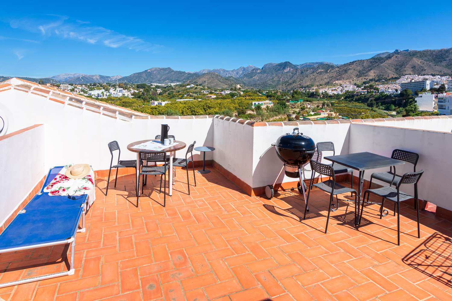 Bright Penthouse with Private Roof Terrace & Open Views in Nerja