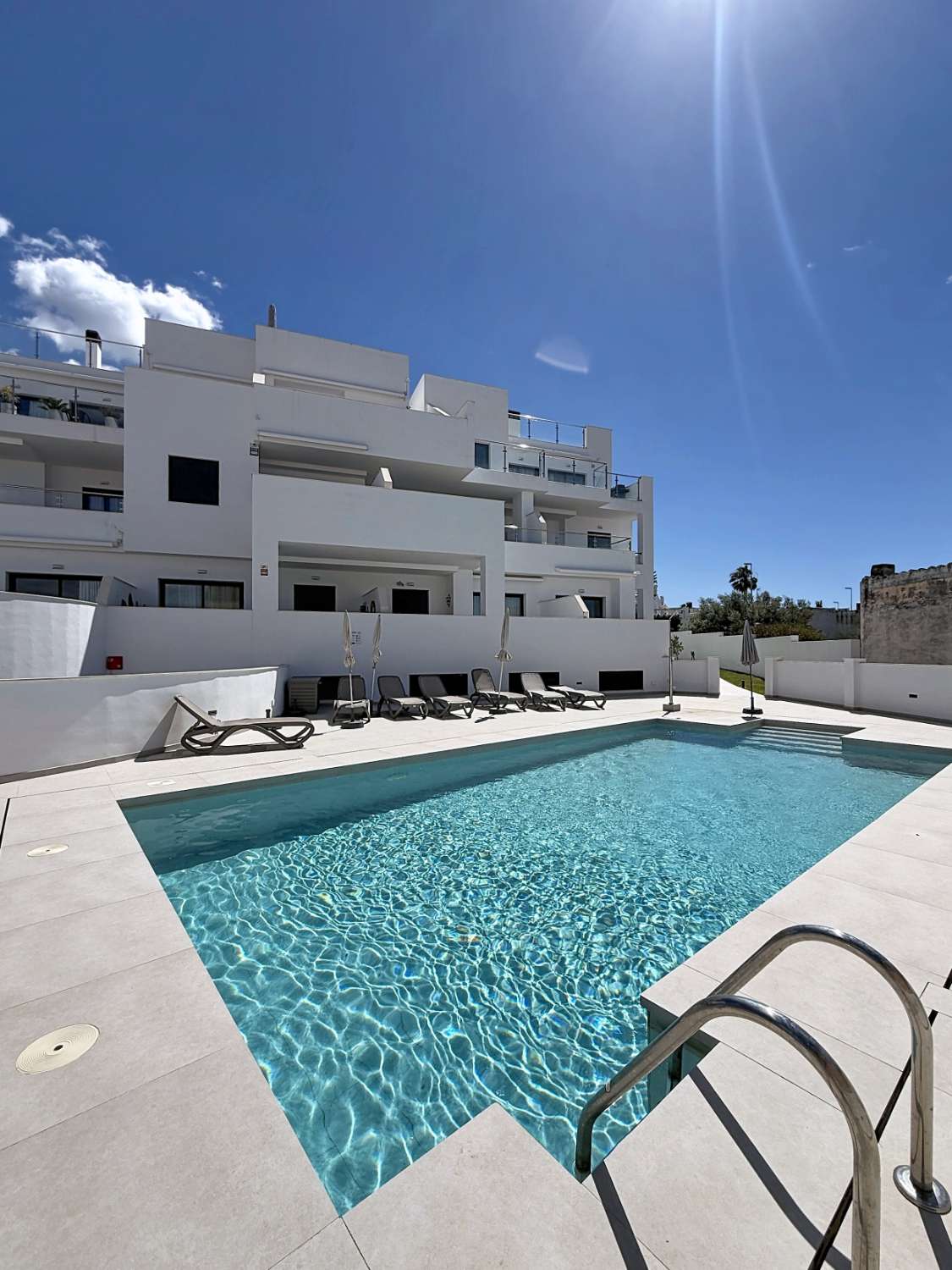 Elegante apartamento de nueva construcción con vistas al mar.
