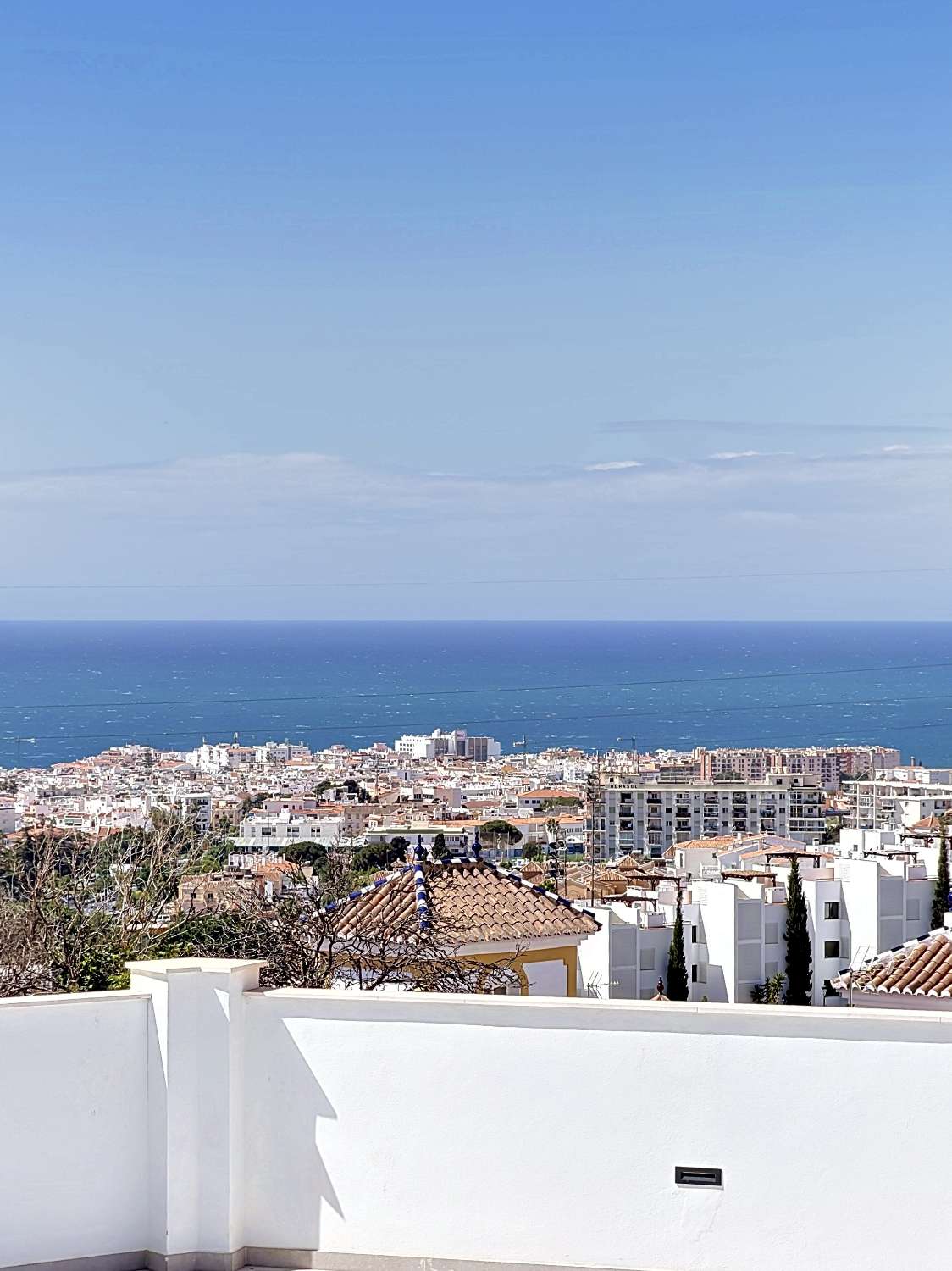 Elegante apartamento de nueva construcción con vistas al mar.