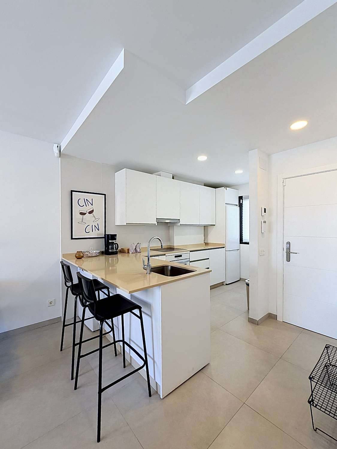 Elegante apartamento de nueva construcción con vistas al mar.