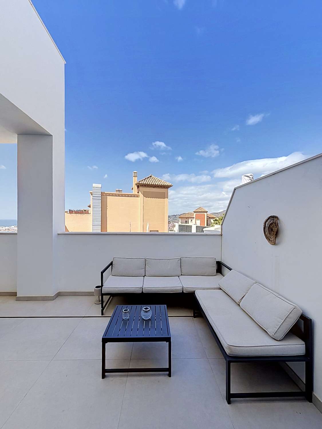 Elegante apartamento de nueva construcción con vistas al mar.
