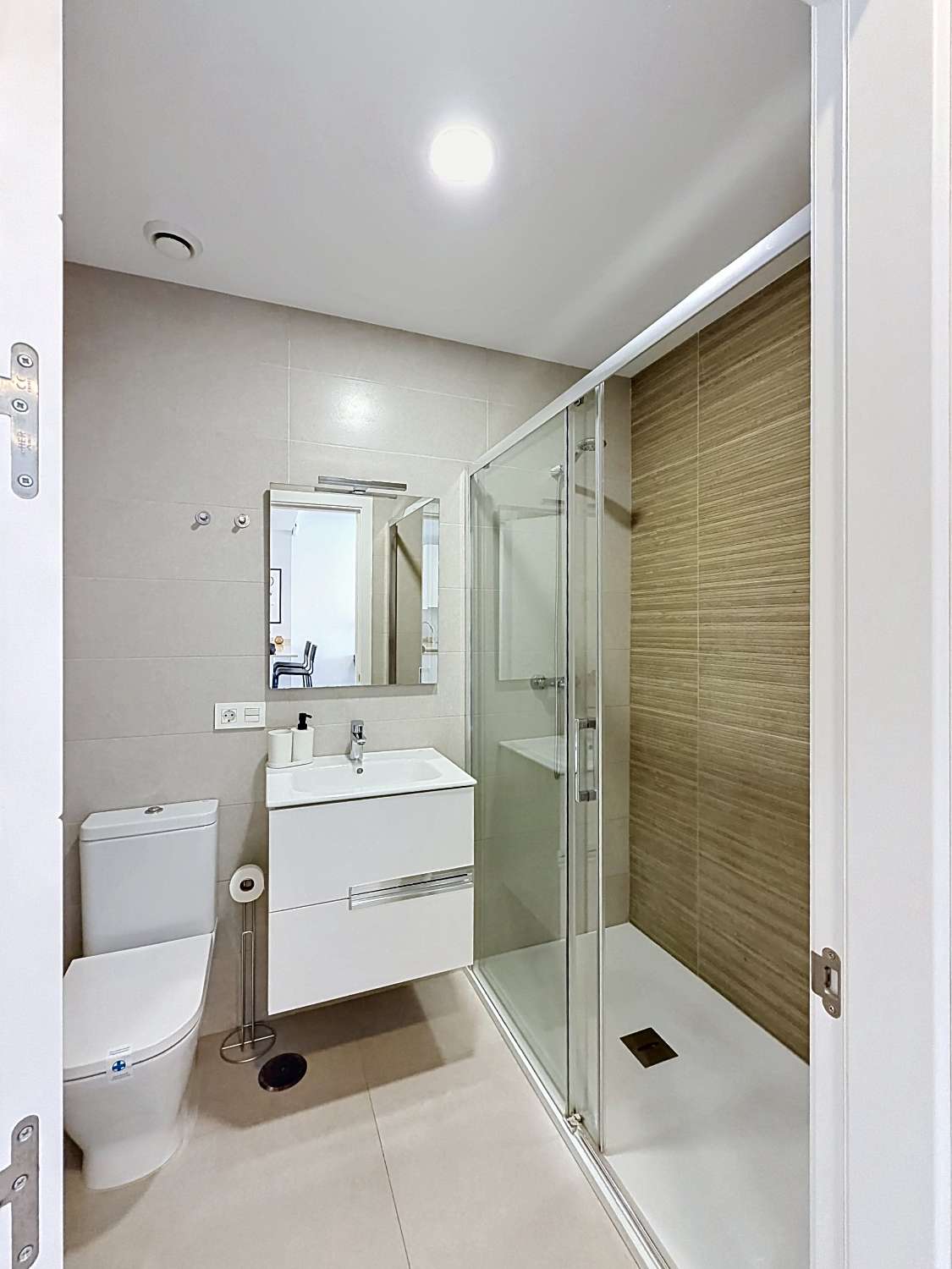 Elegante apartamento de nueva construcción con vistas al mar.