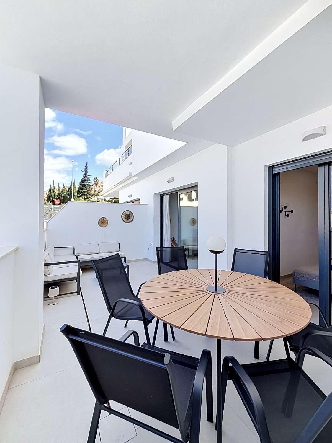 Elegante apartamento de nueva construcción con vistas al mar.