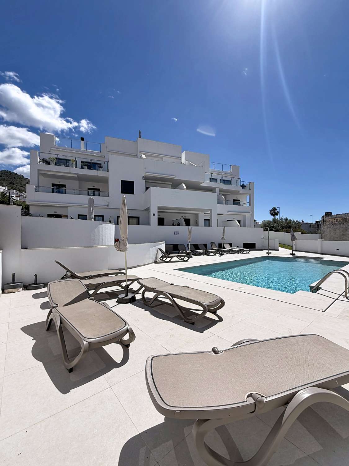 Elegante apartamento de nueva construcción con vistas al mar.