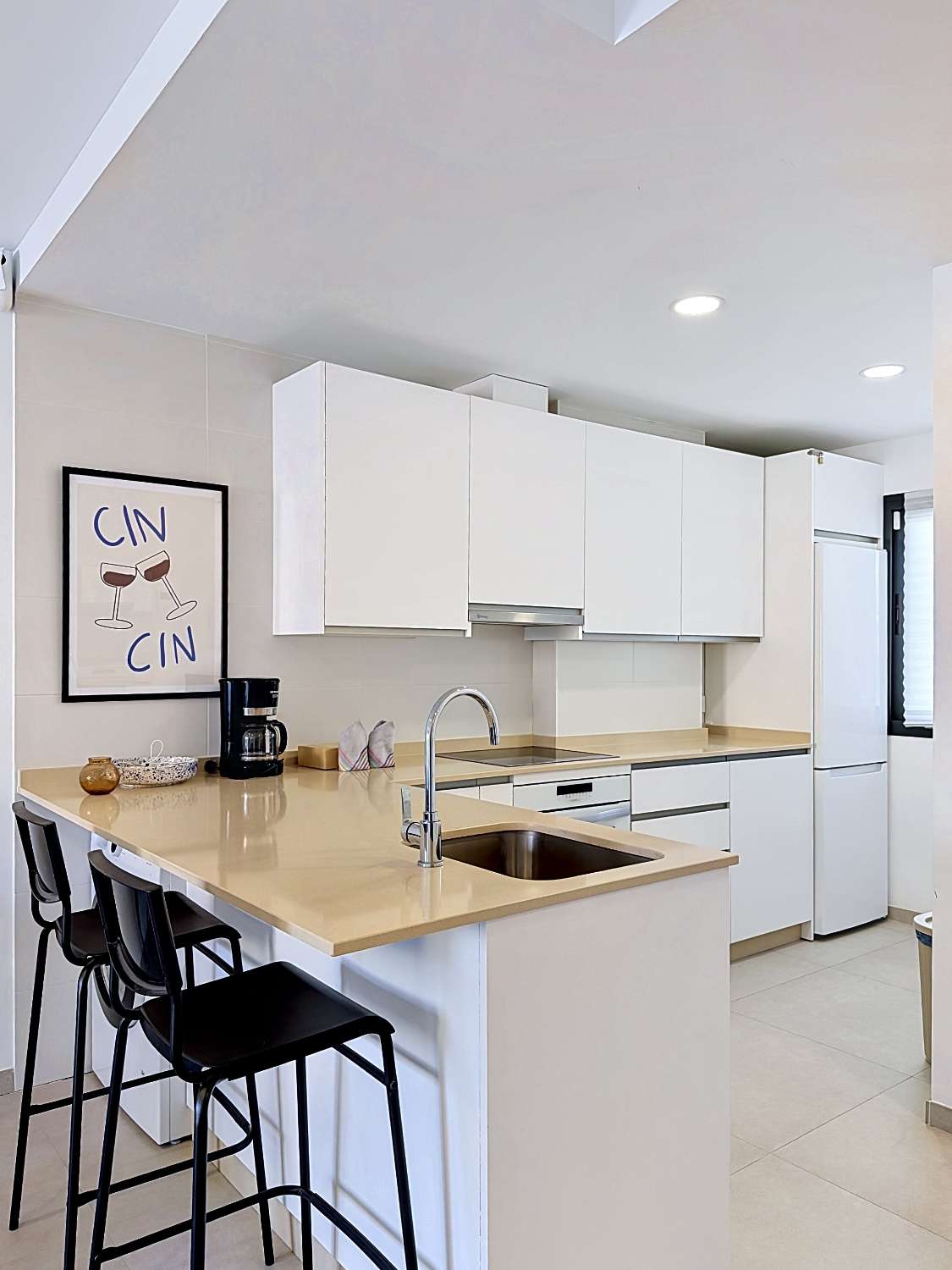 Elegante apartamento de nueva construcción con vistas al mar.