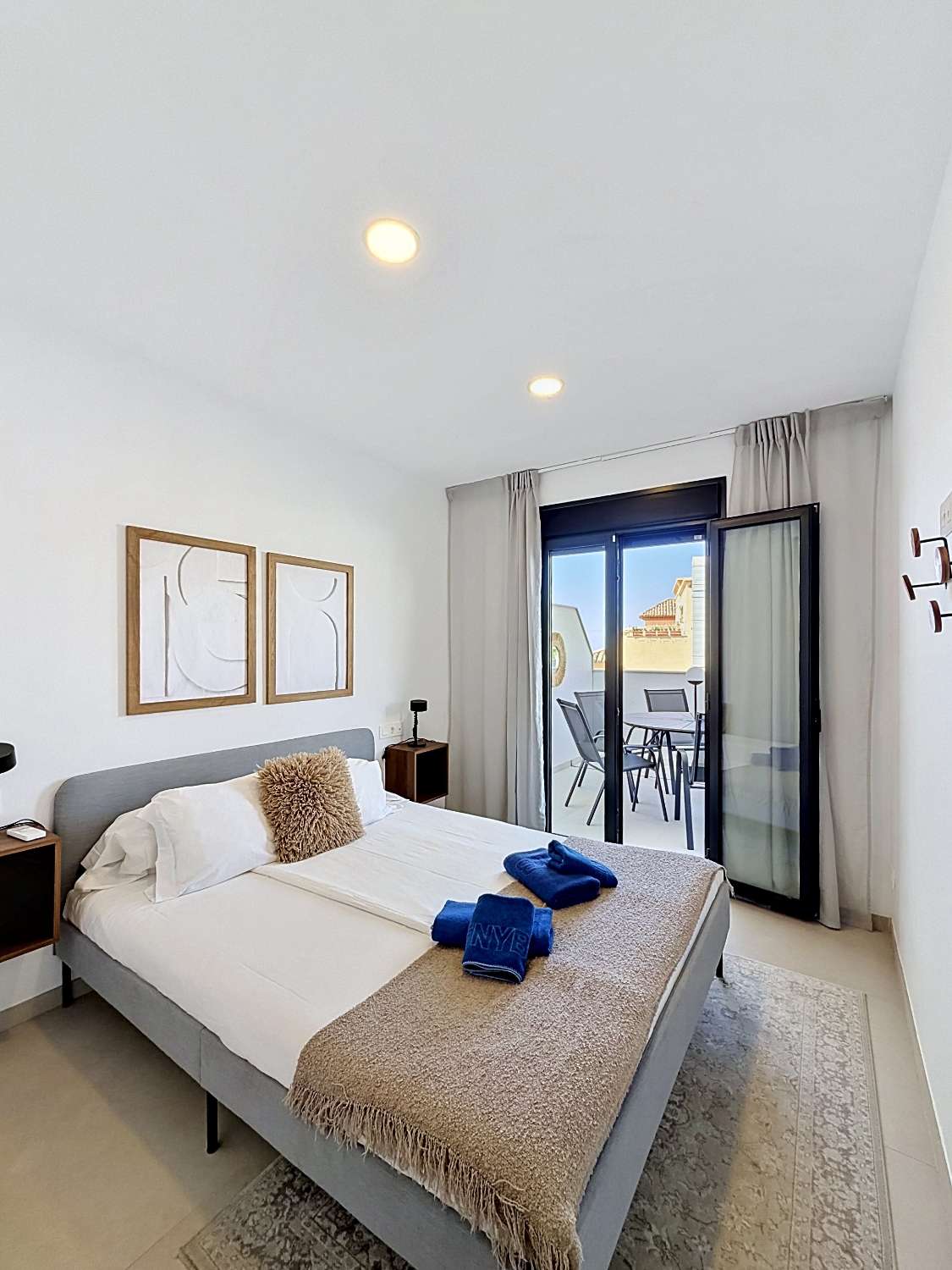 Elegante apartamento de nueva construcción con vistas al mar.