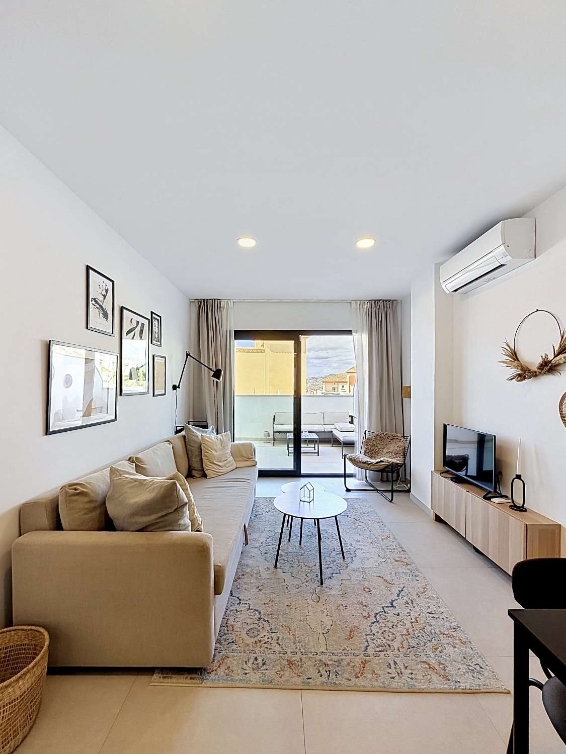 Elegante apartamento de nueva construcción con vistas al mar.