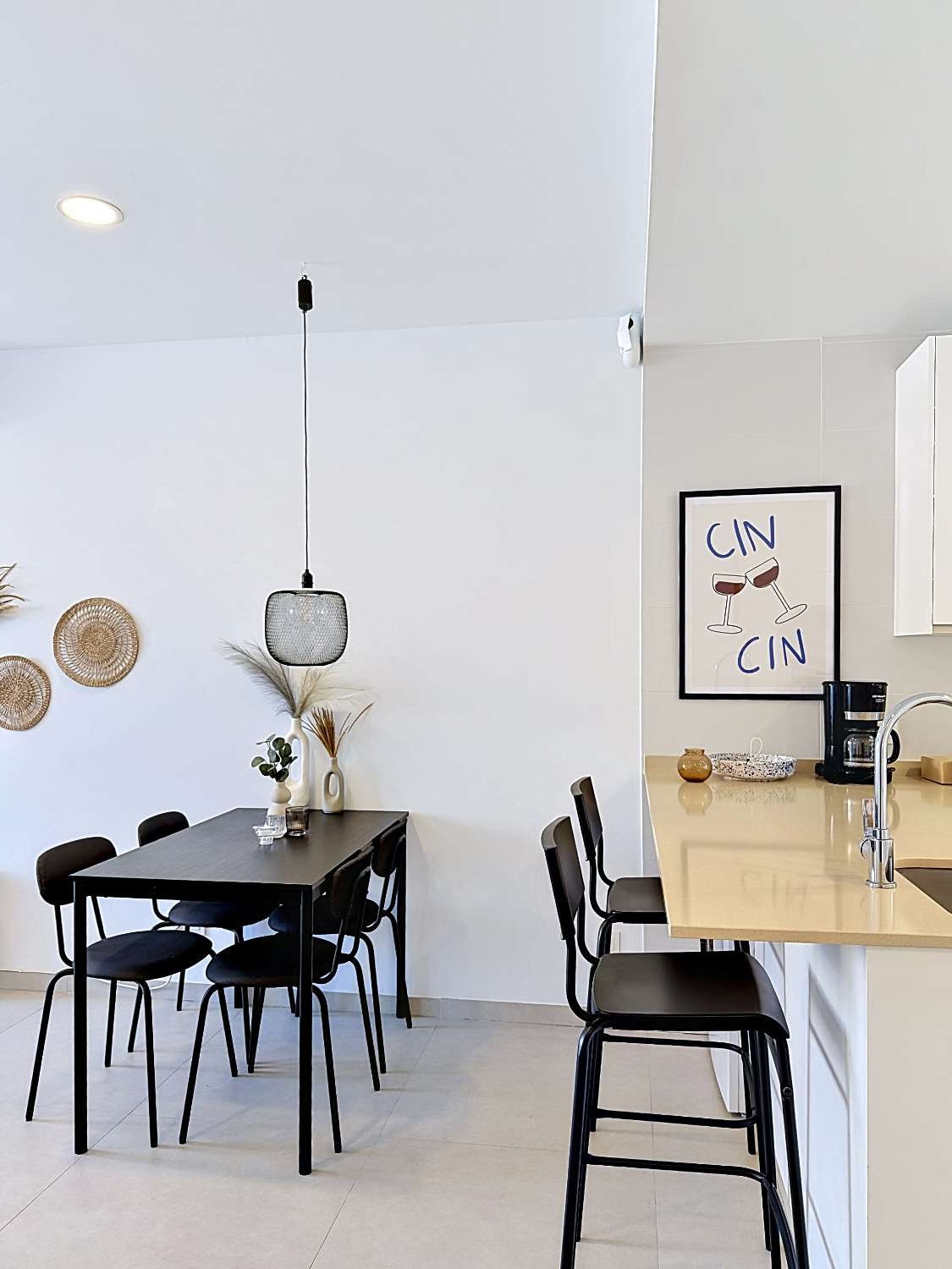 Elegante apartamento de nueva construcción con vistas al mar.