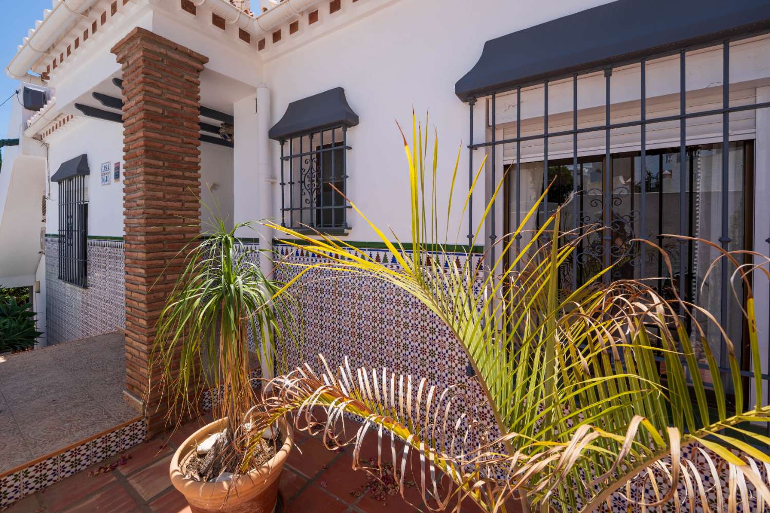 Detached Villa with Guest Apartment, Private Pool & Roof Terrace