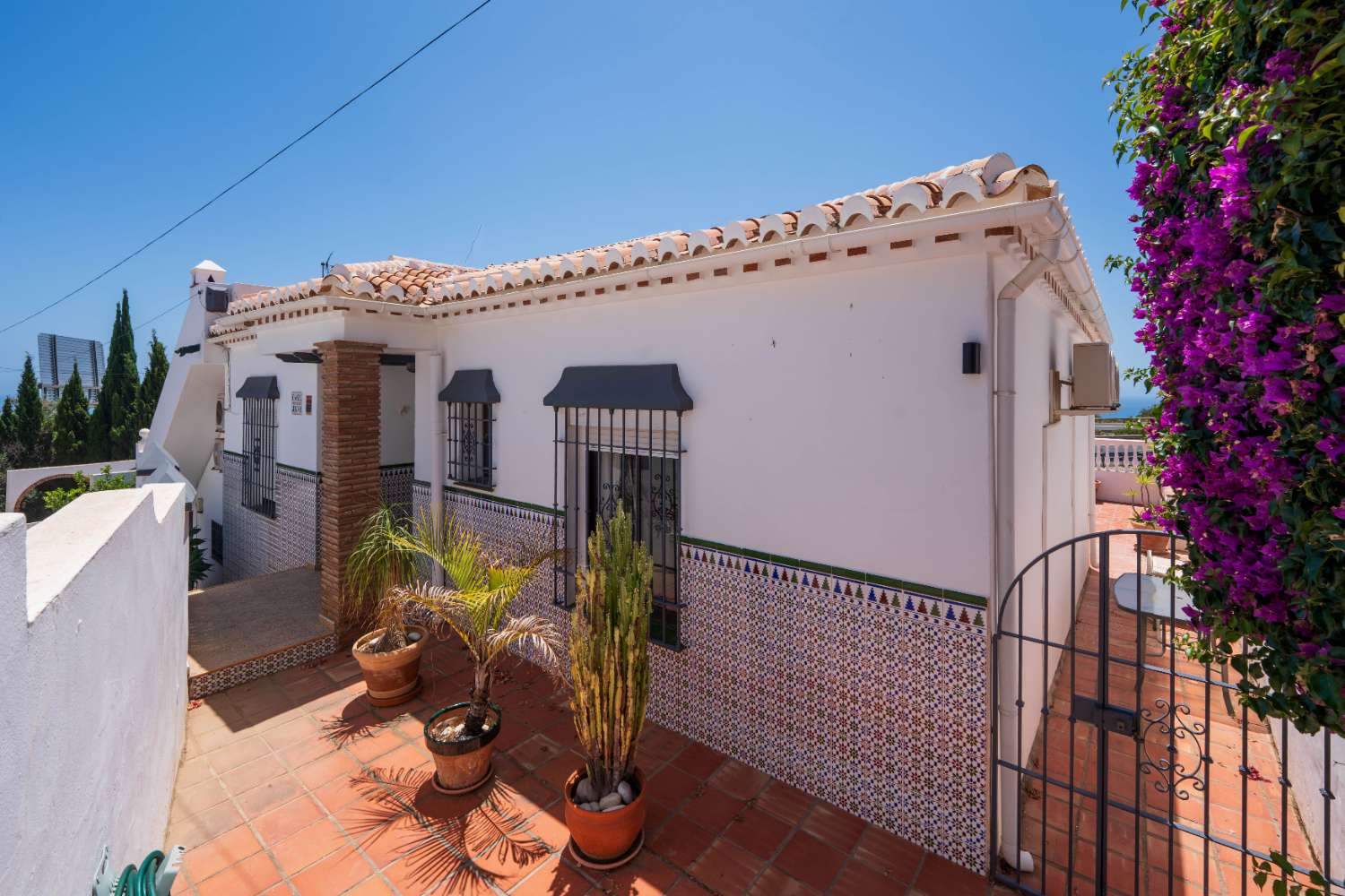 Detached Villa with Guest Apartment, Private Pool & Roof Terrace