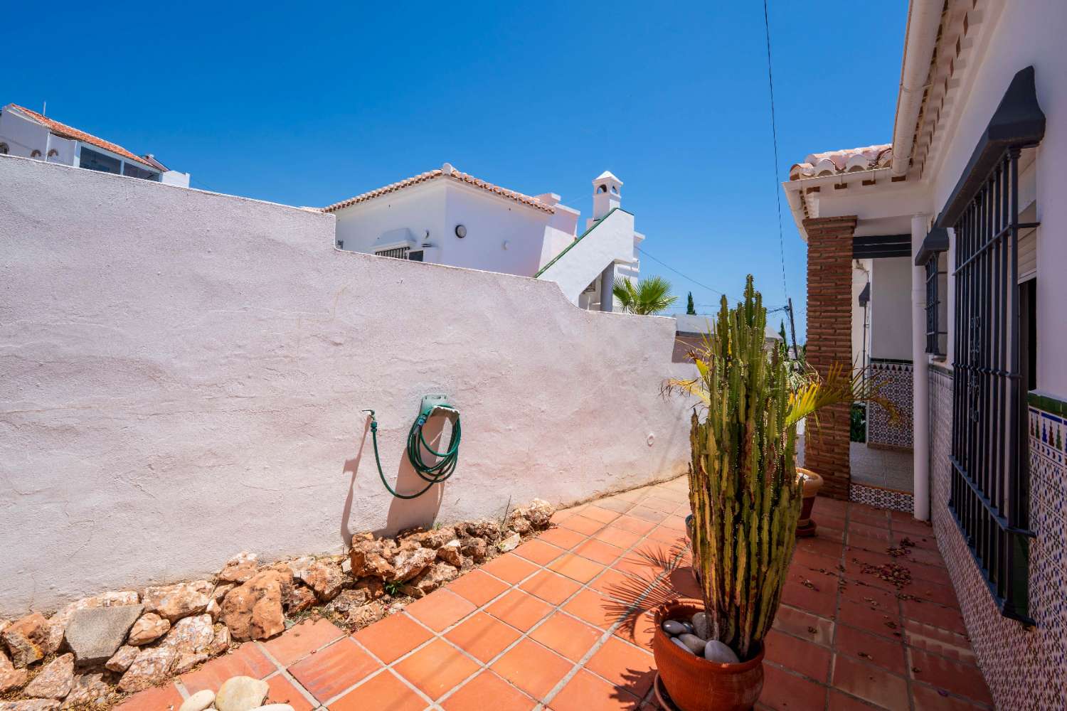 Detached Villa with Guest Apartment, Private Pool & Roof Terrace