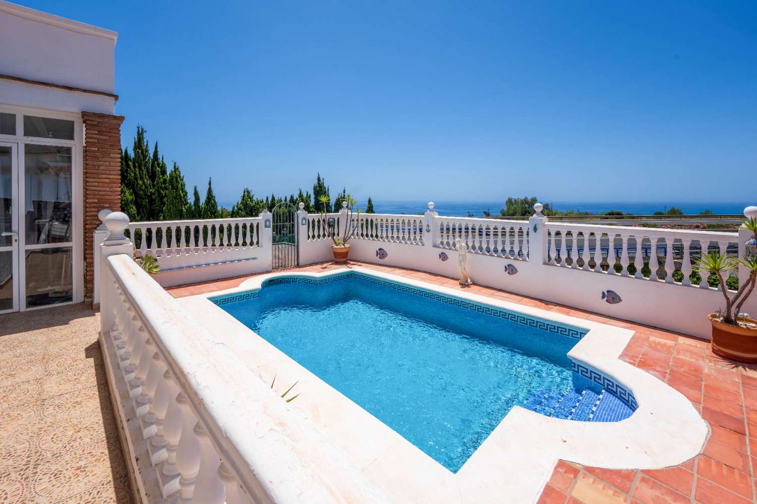 Detached Villa with Guest Apartment, Private Pool & Roof Terrace