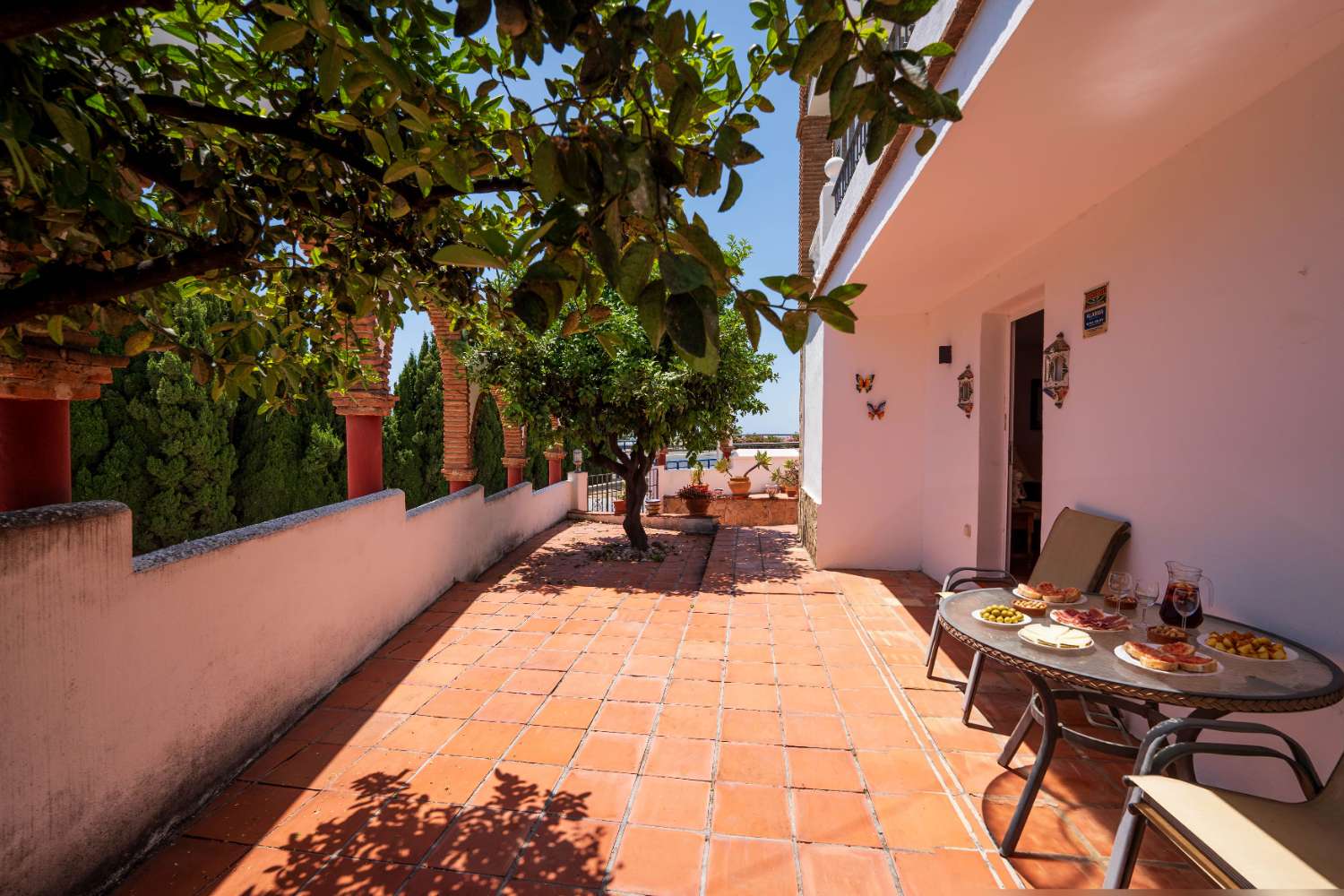 Detached Villa with Guest Apartment, Private Pool & Roof Terrace