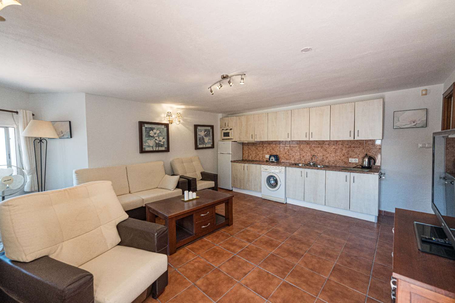 Detached Villa with Guest Apartment, Private Pool & Roof Terrace