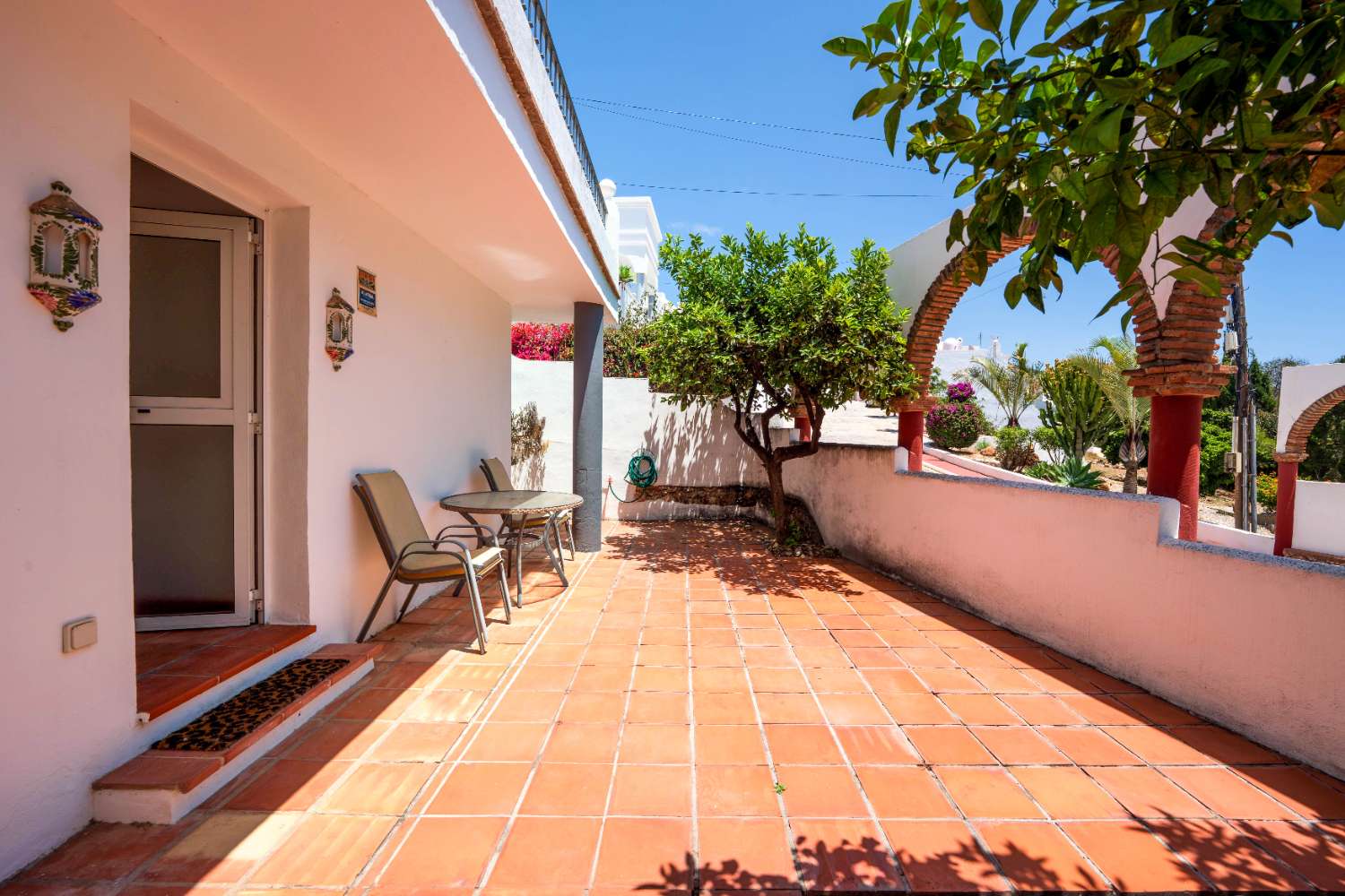 Detached Villa with Guest Apartment, Private Pool & Roof Terrace