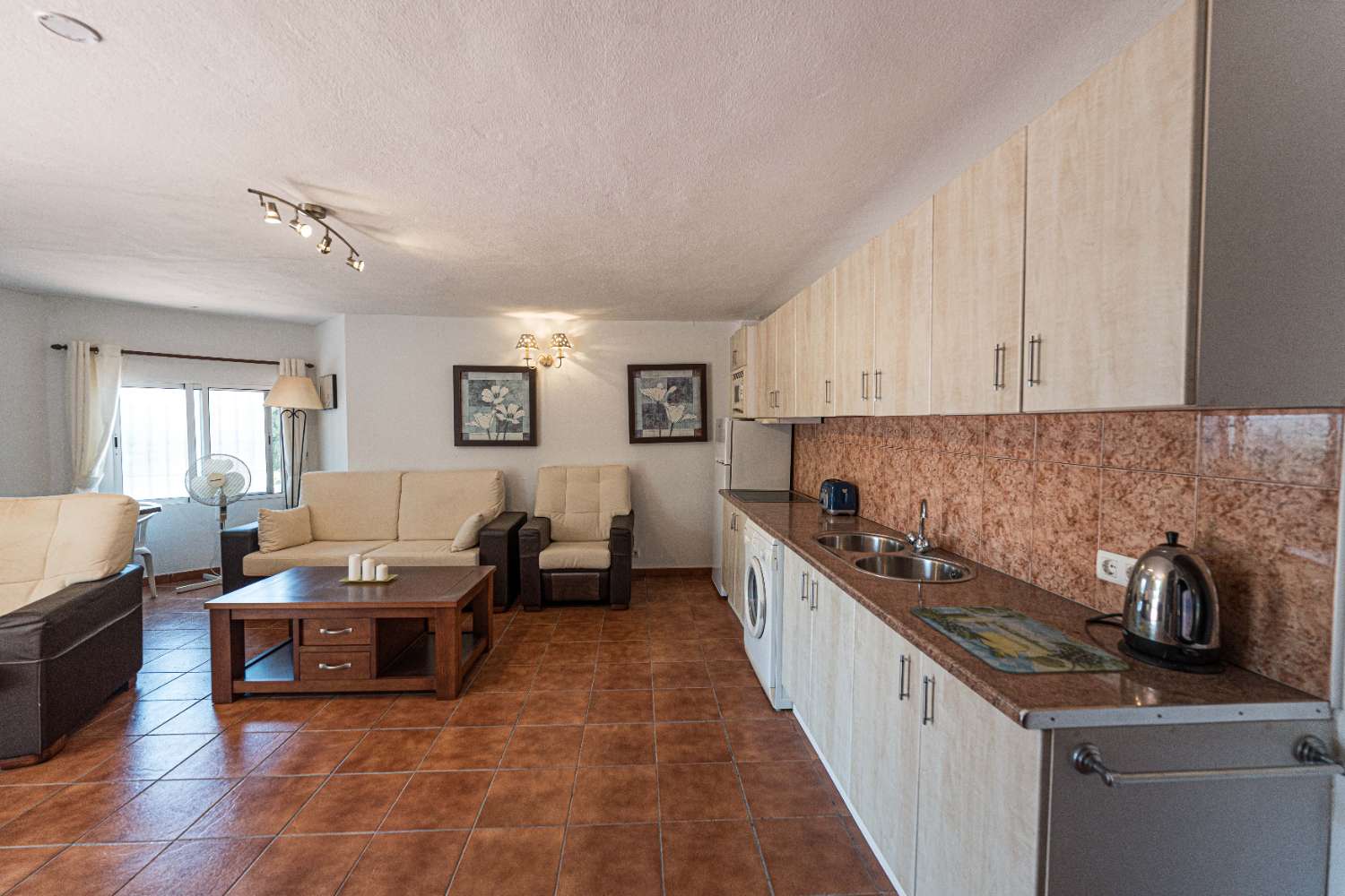 Detached Villa with Guest Apartment, Private Pool & Roof Terrace