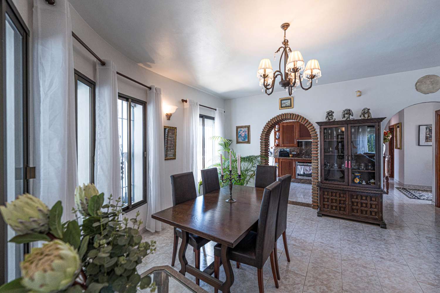 Detached Villa with Guest Apartment, Private Pool & Roof Terrace