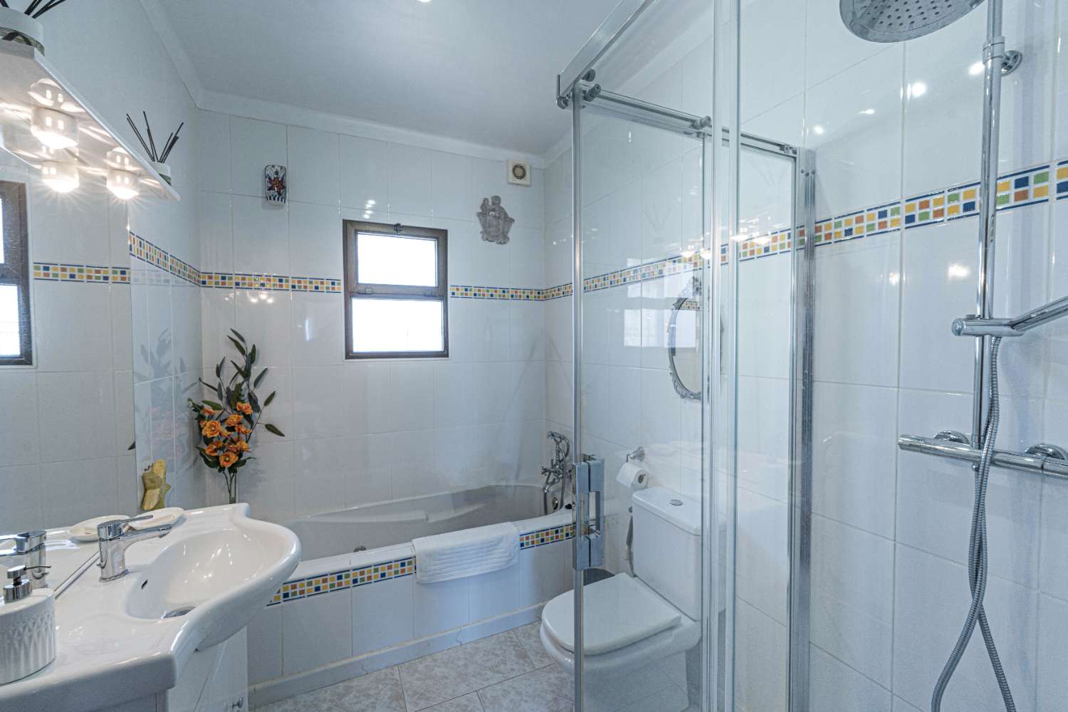Detached Villa with Guest Apartment, Private Pool & Roof Terrace