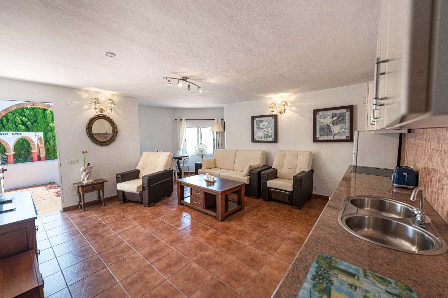 Detached Villa with Guest Apartment, Private Pool & Roof Terrace