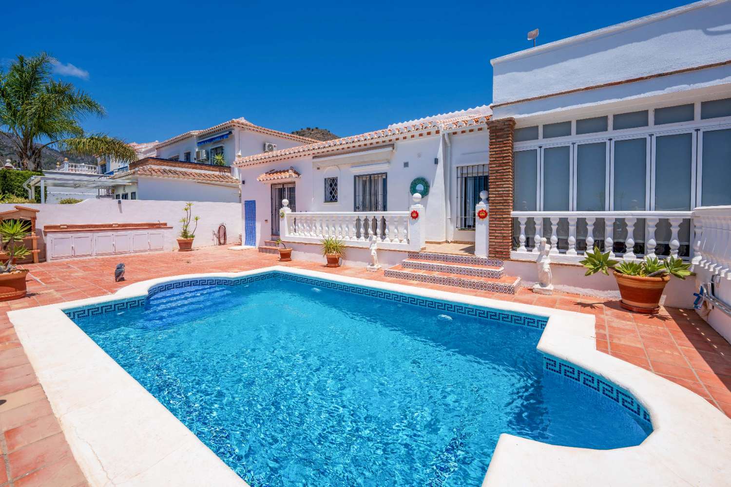 Detached Villa with Guest Apartment, Private Pool & Roof Terrace