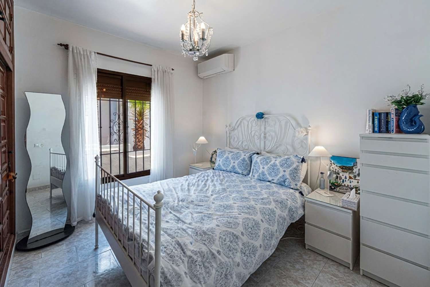 Detached Villa with Guest Apartment, Private Pool & Roof Terrace