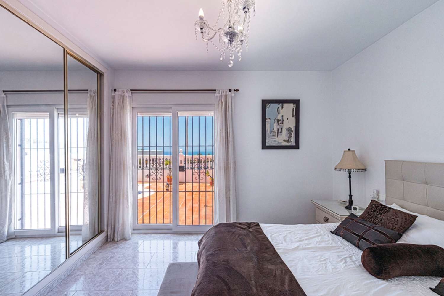 Detached Villa with Guest Apartment, Private Pool & Roof Terrace