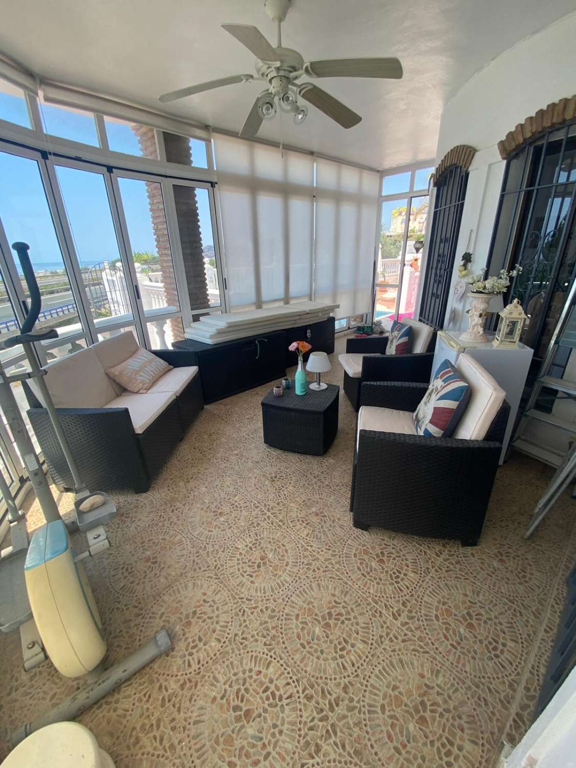 Detached Villa with Guest Apartment, Private Pool & Roof Terrace