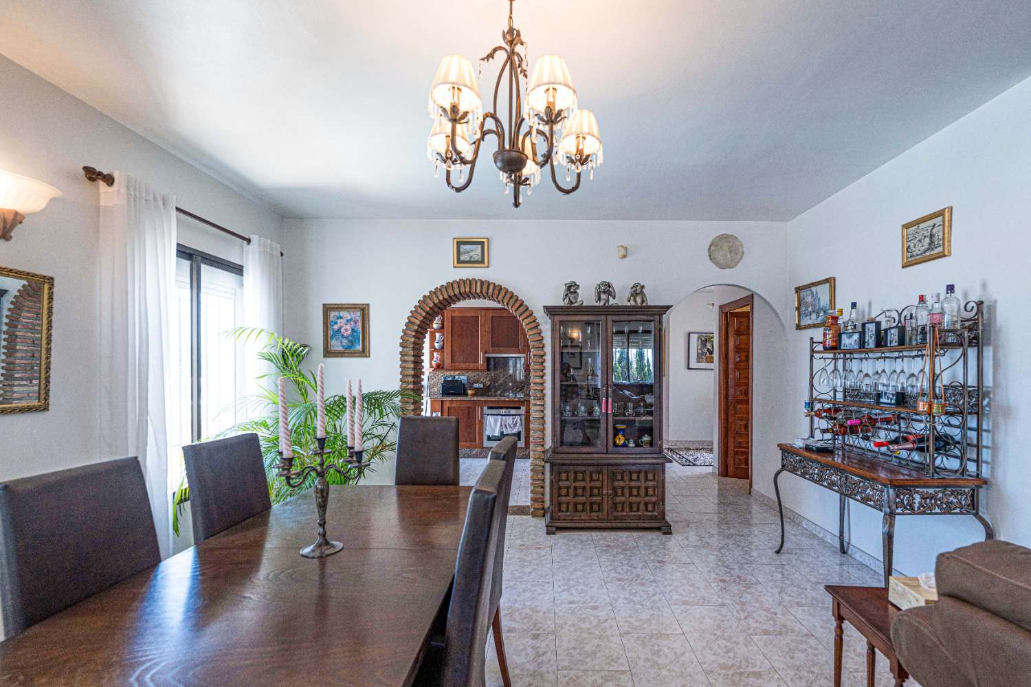 Detached Villa with Guest Apartment, Private Pool & Roof Terrace