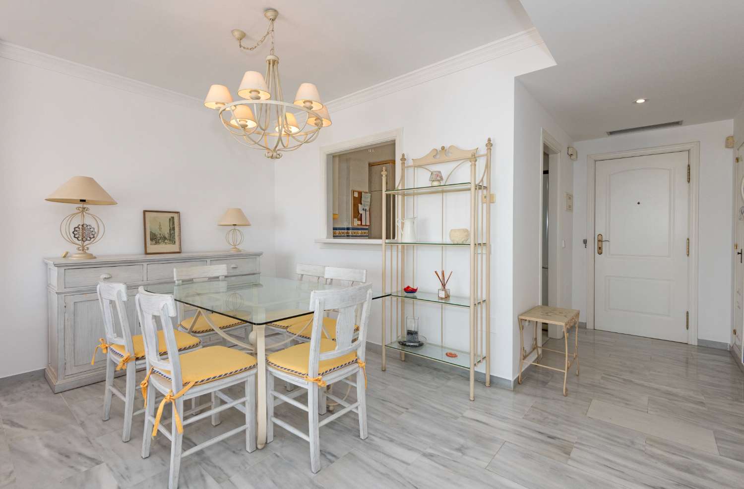 Apartment mit Panoramablick auf Meer und Berge