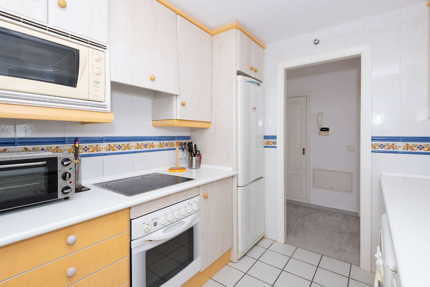 Apartment mit Panoramablick auf Meer und Berge