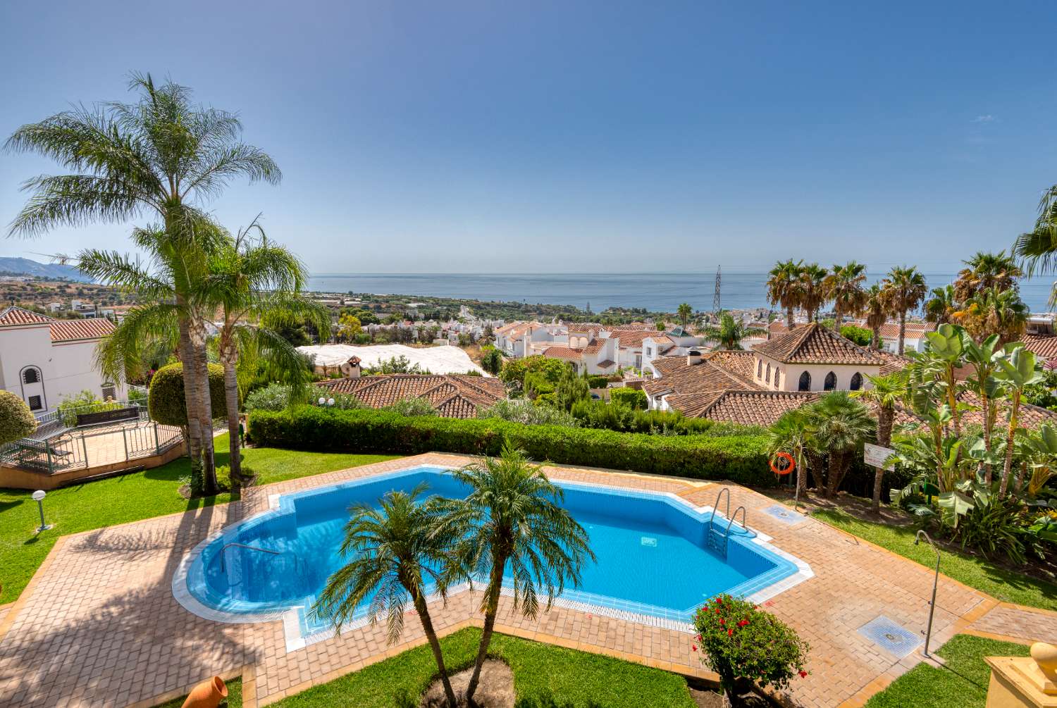 Apartment mit Panoramablick auf Meer und Berge