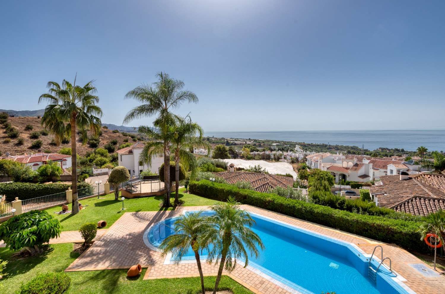 Apartment mit Panoramablick auf Meer und Berge