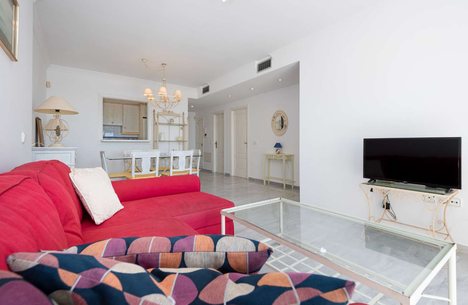 Apartment mit Panoramablick auf Meer und Berge