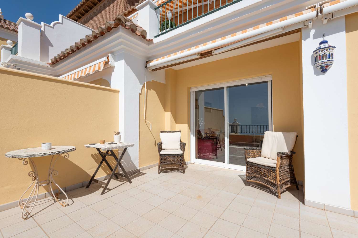 Apartment mit Panoramablick auf Meer und Berge