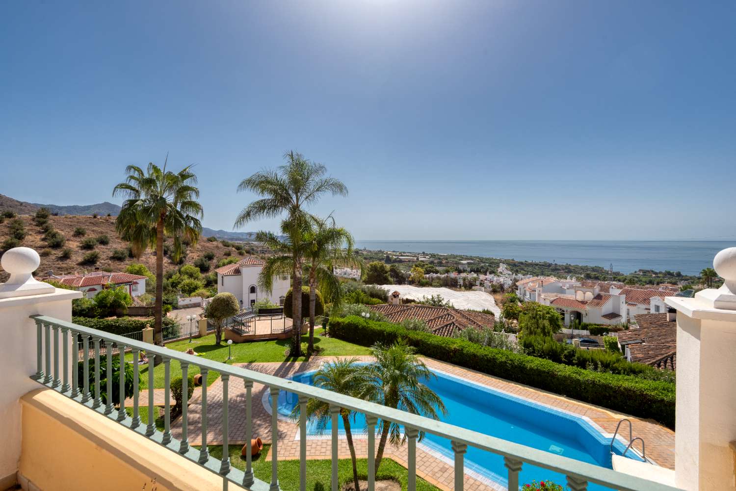 Apartment mit Panoramablick auf Meer und Berge