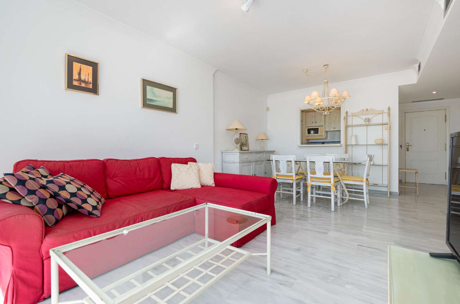 Apartment mit Panoramablick auf Meer und Berge