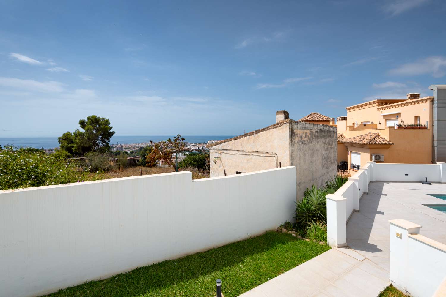 Elegant Newly Built Corner Apartment with Sea Views