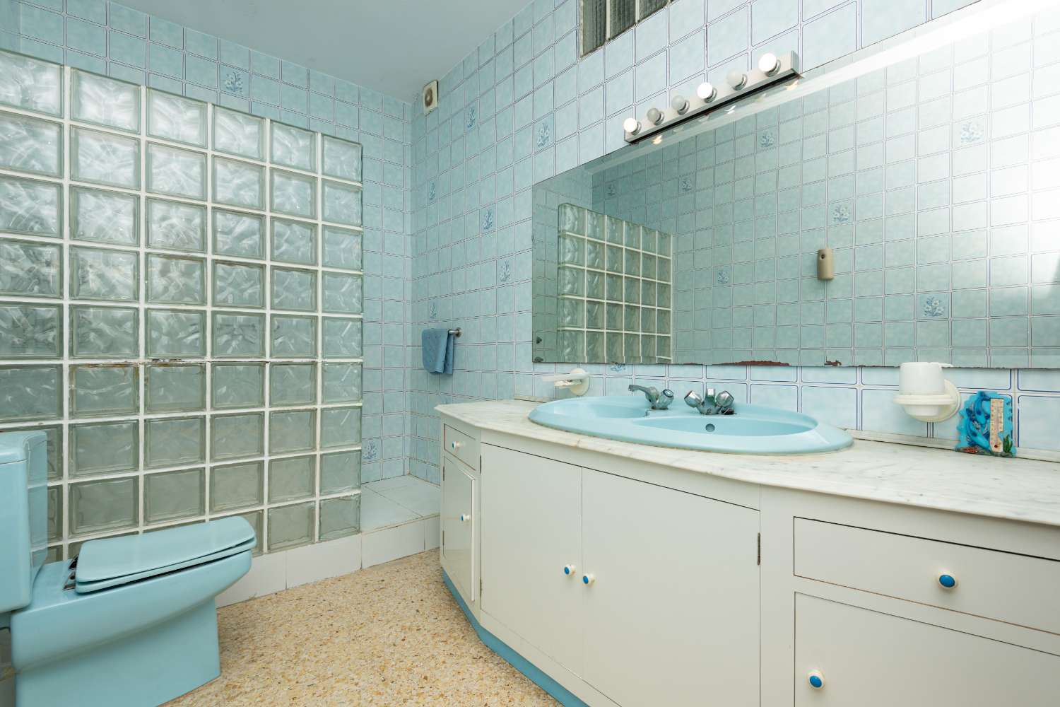 Amplio apartamento de 4 dormitorios con terraza y vistas al mar en Nerja