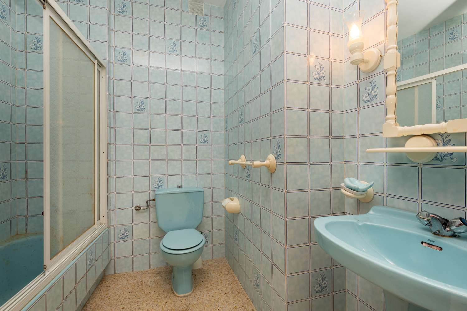Amplio apartamento de 4 dormitorios con terraza y vistas al mar en Nerja