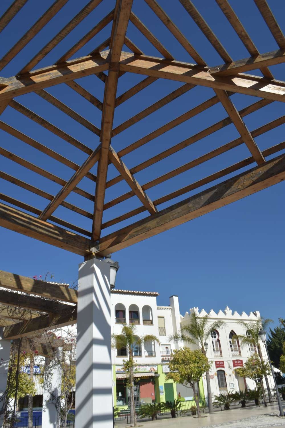 Amplio apartamento de 4 dormitorios con terraza y vistas al mar en Nerja