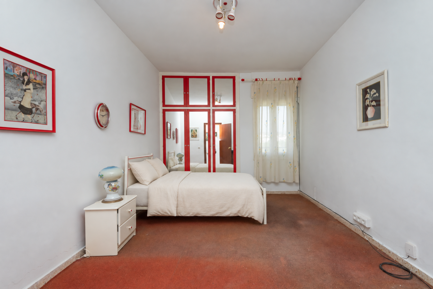 Amplio apartamento de 4 dormitorios con terraza y vistas al mar en Nerja