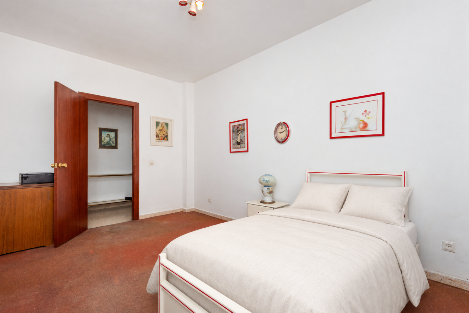 Amplio apartamento de 4 dormitorios con terraza y vistas al mar en Nerja