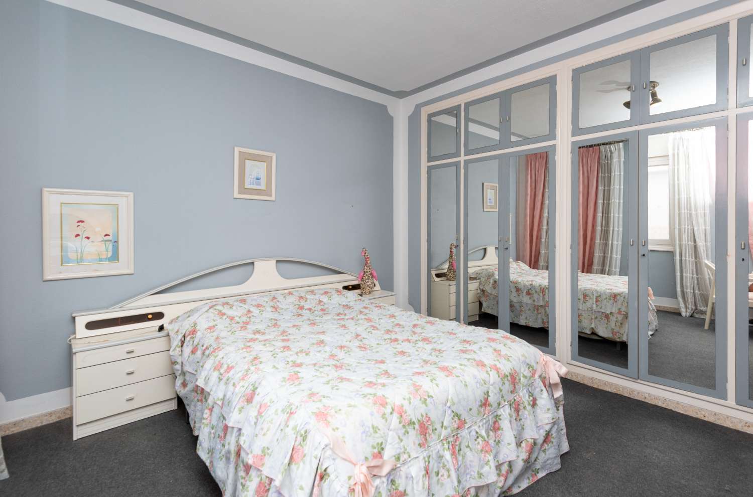 Amplio apartamento de 4 dormitorios con terraza y vistas al mar en Nerja