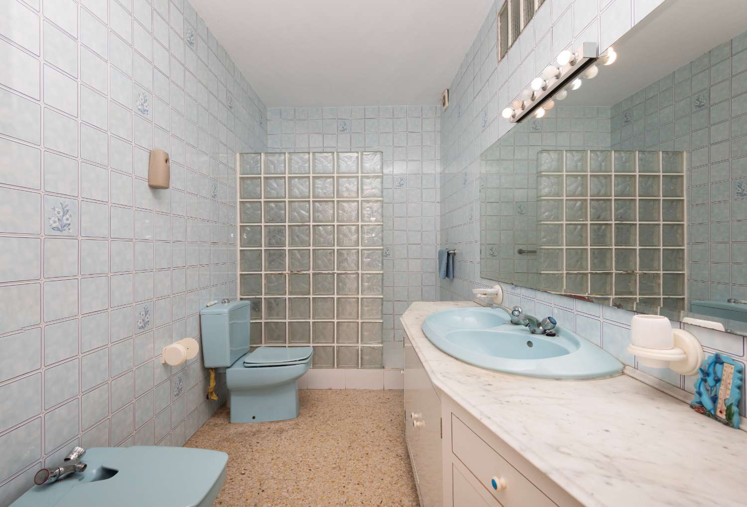 Amplio apartamento de 4 dormitorios con terraza y vistas al mar en Nerja