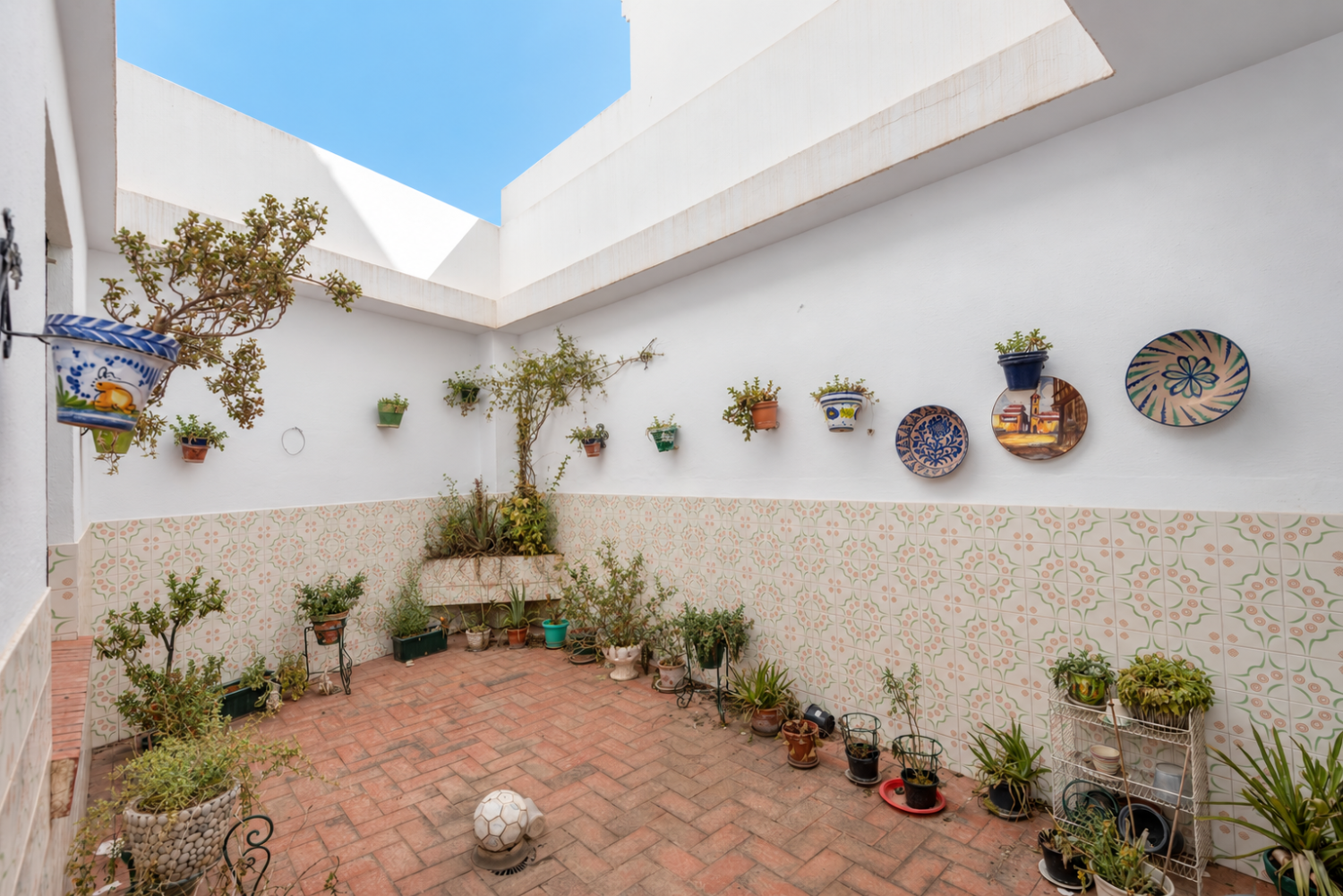 Amplio apartamento de 4 dormitorios con terraza y vistas al mar en Nerja