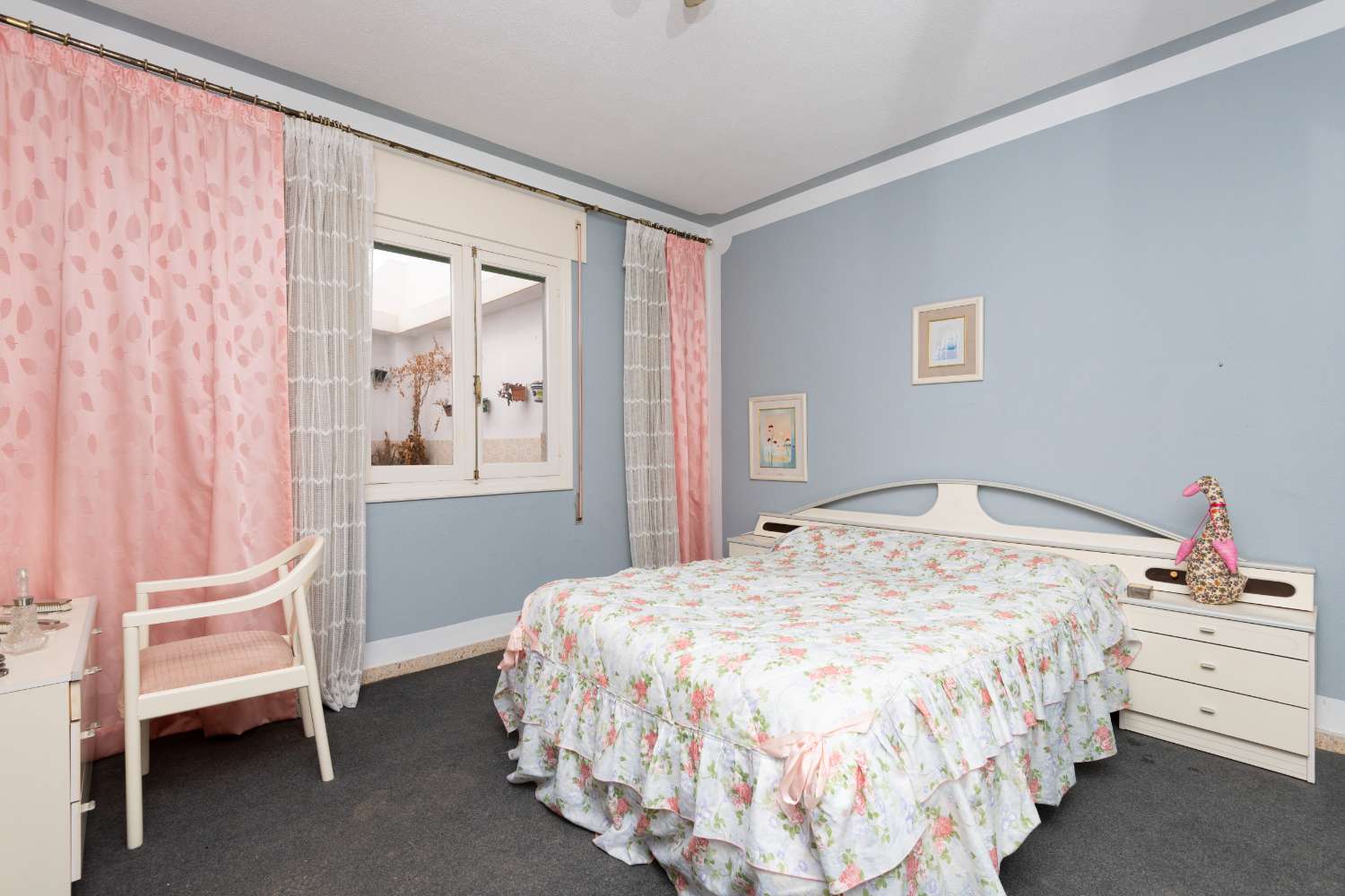 Amplio apartamento de 4 dormitorios con terraza y vistas al mar en Nerja