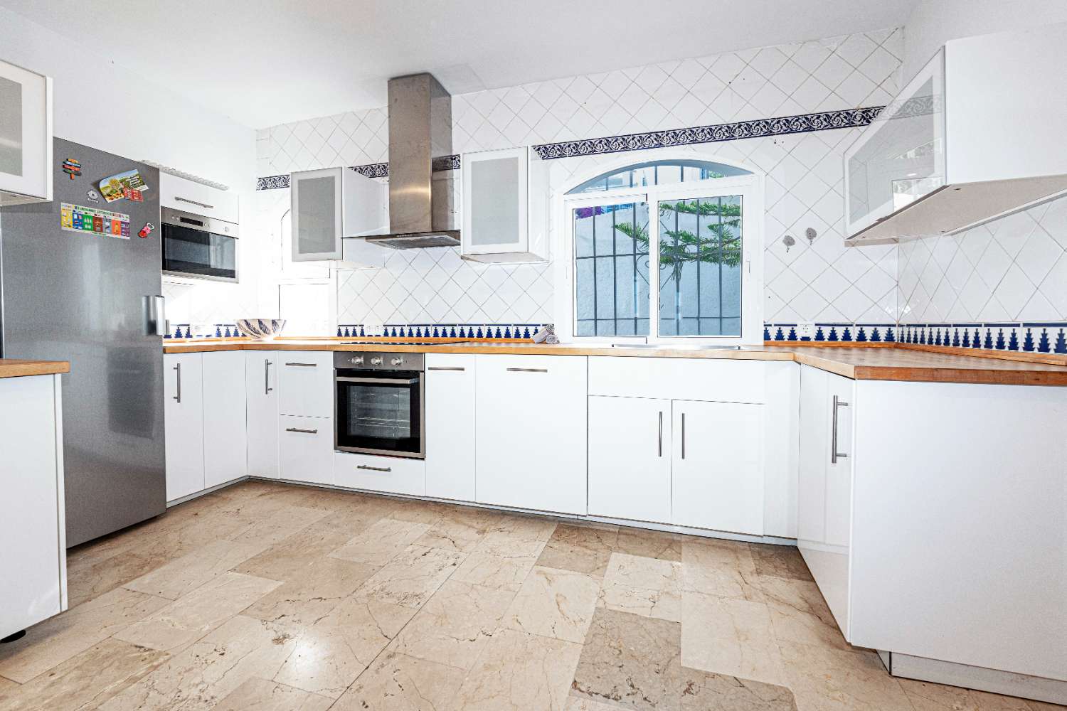 Impressive Four-Bedroom Villa with Sea Views in Nerja