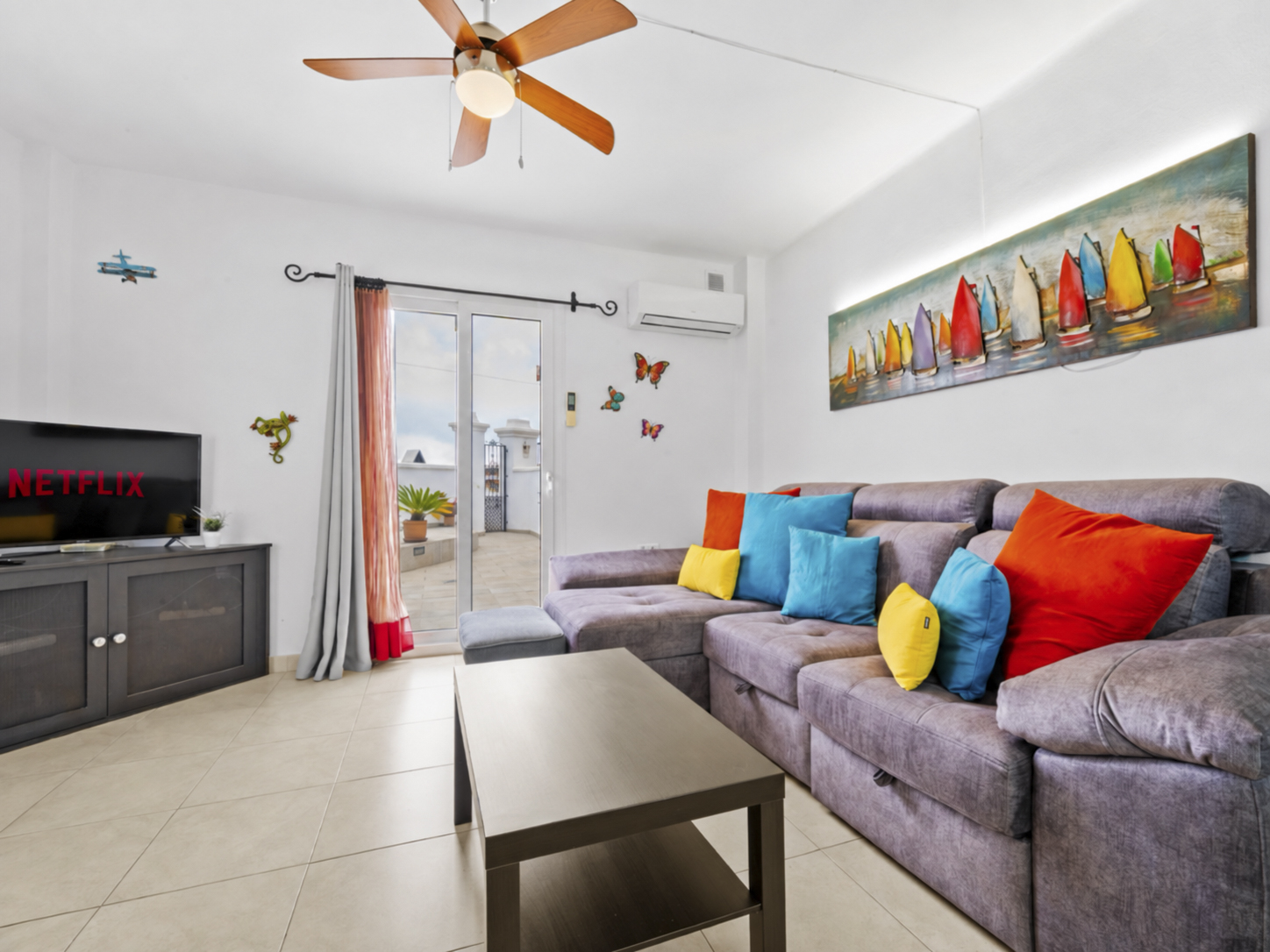 Renovierte Wohnung mit geräumiger Terrasse und Meerblick